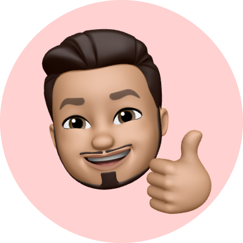 Jorge sonriendo y haciendo el gesto de todo bien con el dedo pulgar arriba.